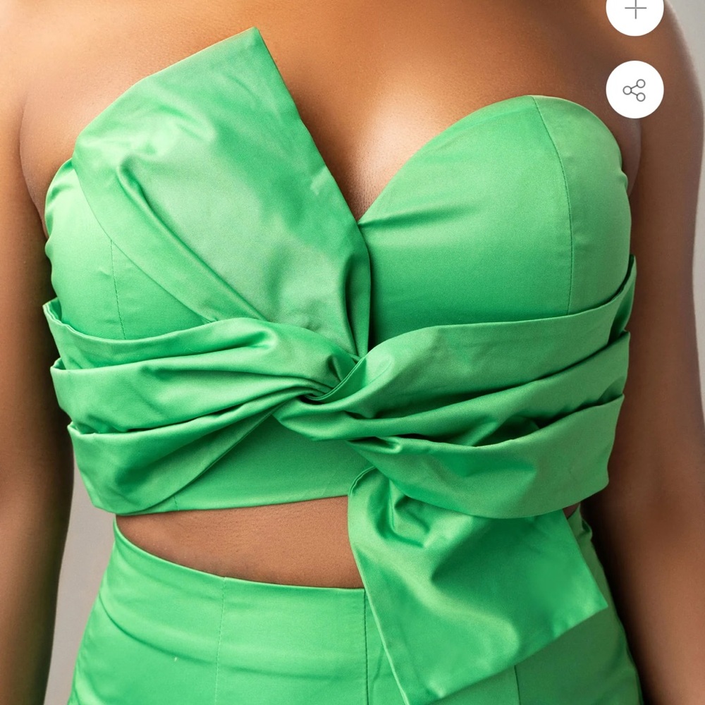 New never worn Green Top SzM